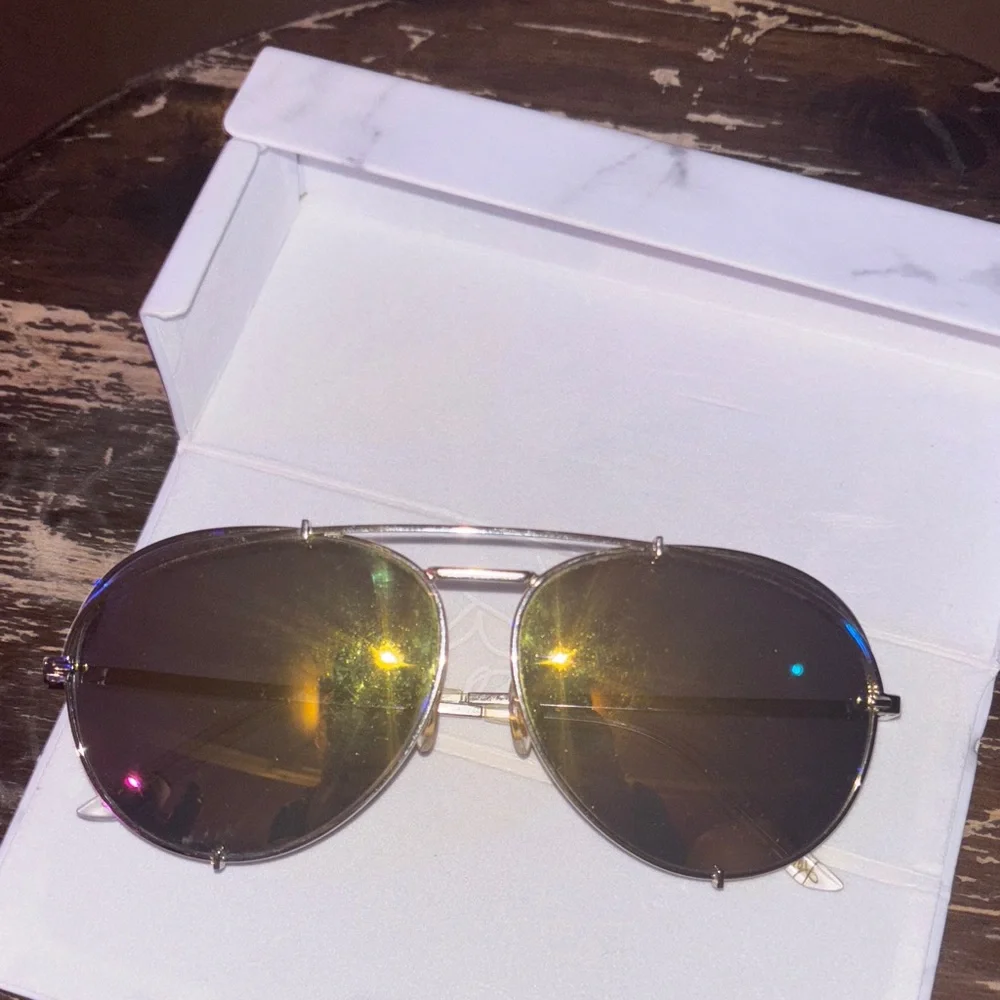 DIFF KOKO by Khloe Kardashian Sunglasses & Case - Picture 5 of 11